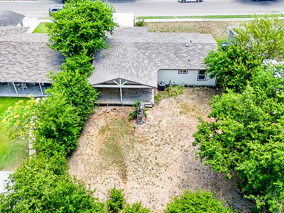 4th image of 238 PILGRIM DR