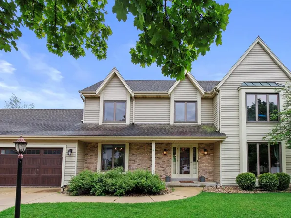 2935 Willard LANE, Waukesha, WI 53188