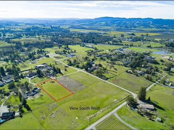 883 Dragonfly Ln, Healdsburg, CA 95448