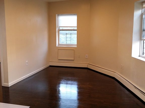 5th image of 1385 Teller Ave #3