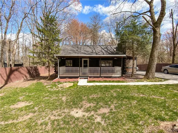 1047 Cricket Ln, Long Pond, PA 18334