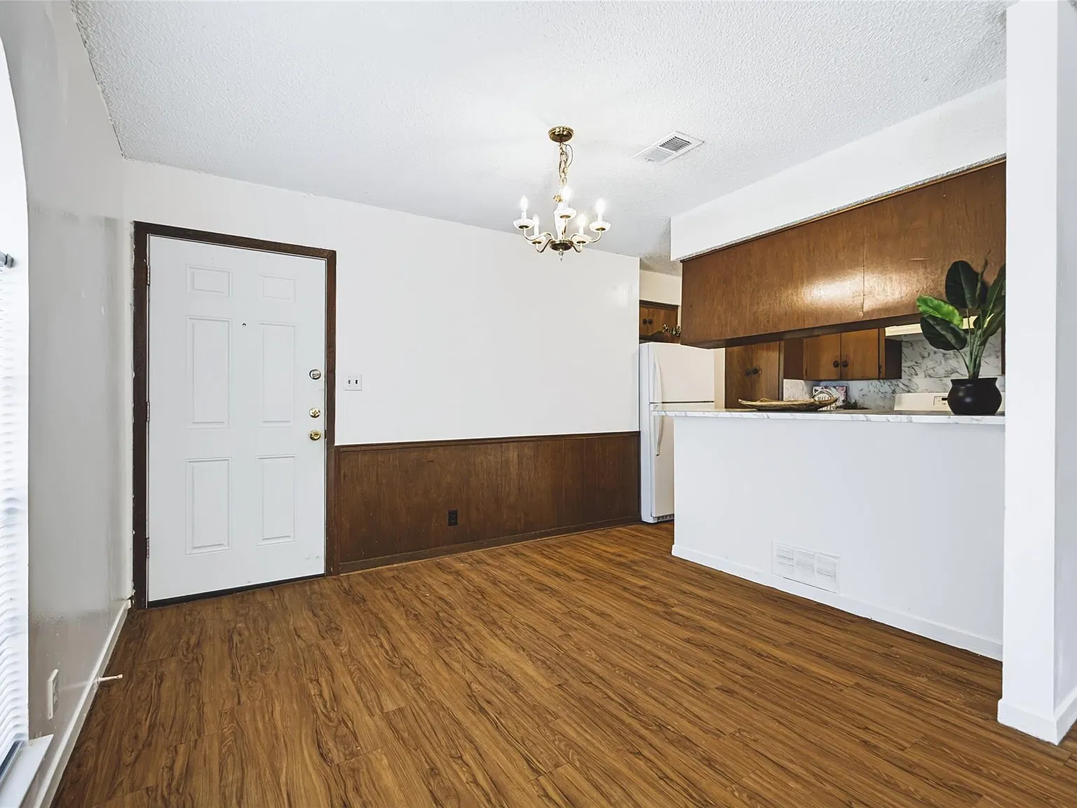 2 bed, 1.0 bath, 975 sqft, $1,450 — Photo 3