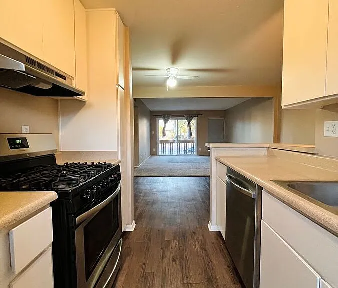 1701 W Tuckey Ln #225 — Photo 3