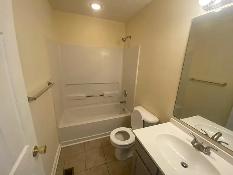 515 Dabney Dr — Photo 9