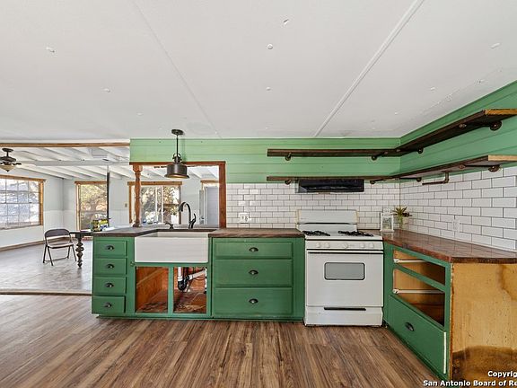 5th image of 204 DREAMLAND DR