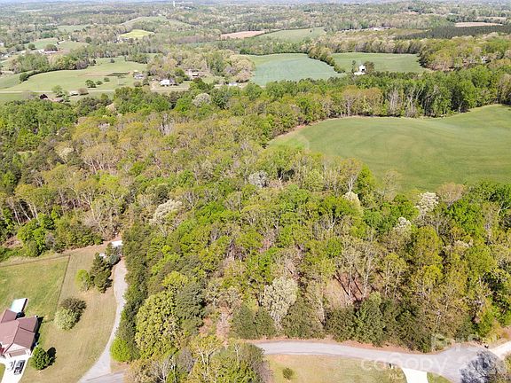2nd image of 3805 Plantation Dr