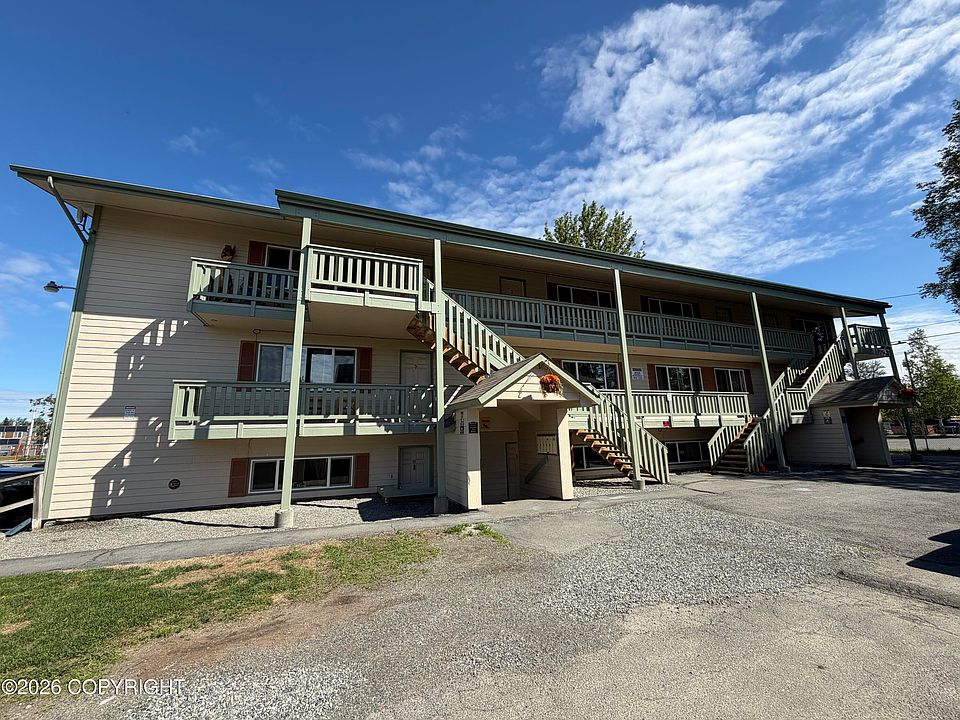 1st image of 325 Irwin St