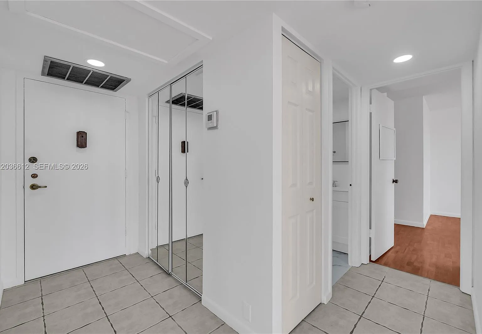 Watergate Condominium No — Photo 3