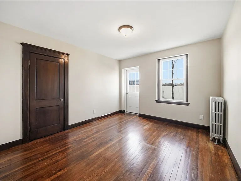 39 Richardson Ave #12 — Photo 2