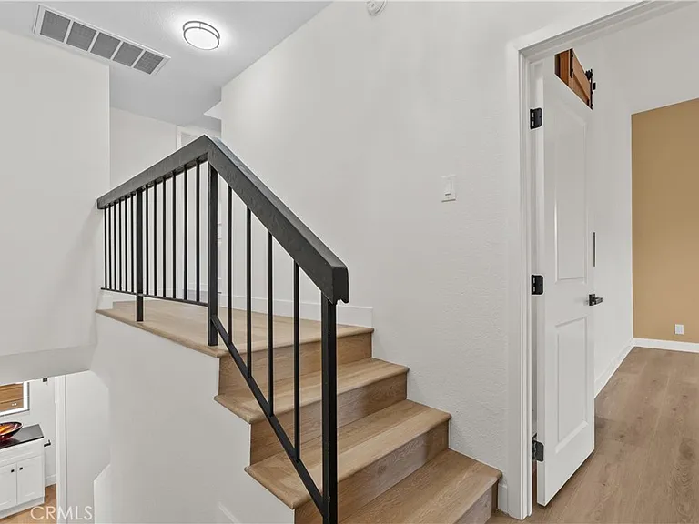 18417 Collins St #D — Photo 24