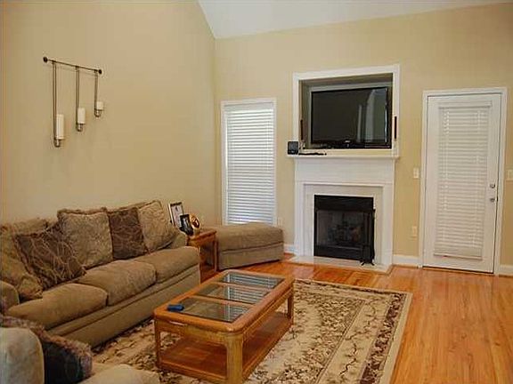 2nd image of 104 Oaklyn Hills Dr