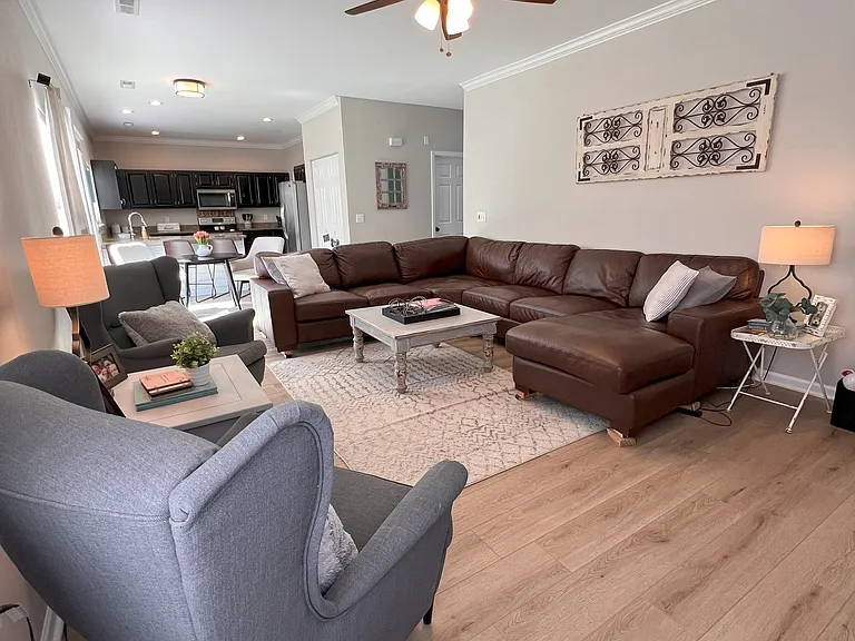 109 Barrie Ct — Photo 13