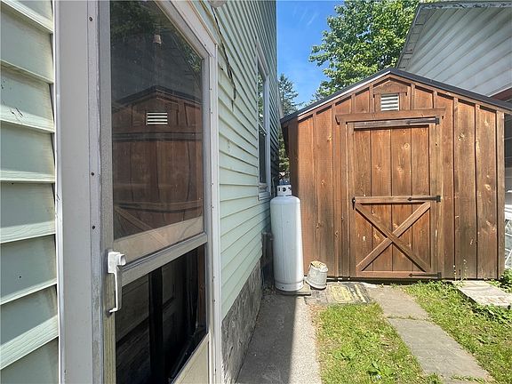 3rd image of 11 W Main St
