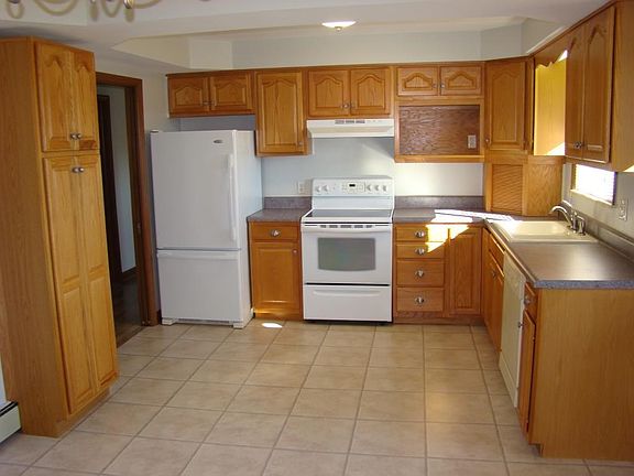 4th image of 615 Country Club Dr