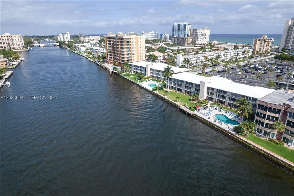 743 N Riverside Dr APT 4B, photo 2