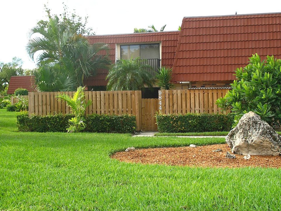 Waterford Courtyards in Jacaranda - Plantation FL