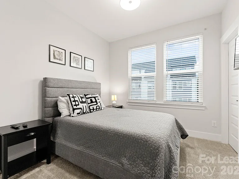 648 W End Dr — Photo 40