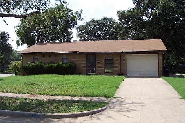 1st image of 102 Janwood Pl
