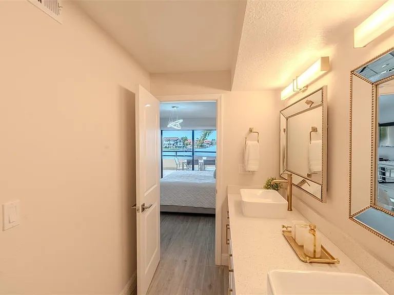 126 1st St E #210 — Photo 39