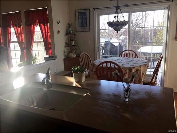 2nd image of 9 Bainbridge Pl