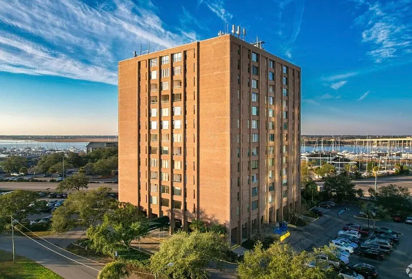 2 bed, 1150 sqft, $2,400 — Photo 2