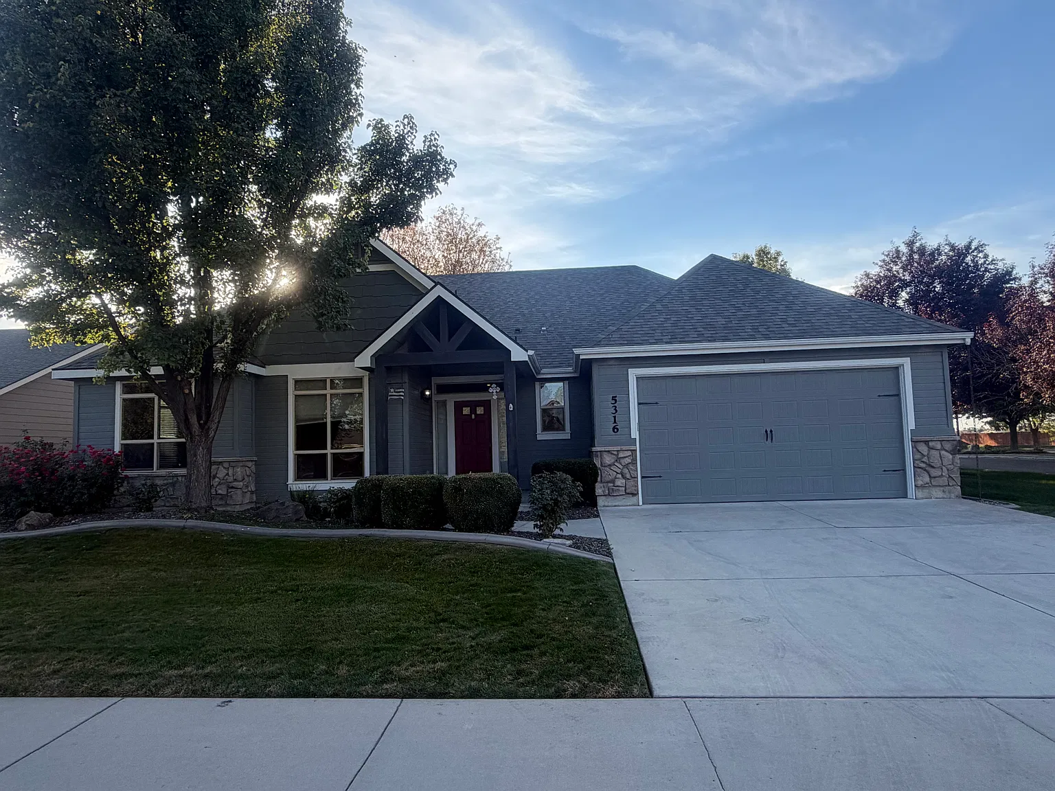 3 bed, 1816 sqft, $2,490 — Photo 2