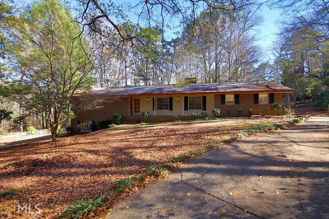 593 Oak Hill Cir photo 1