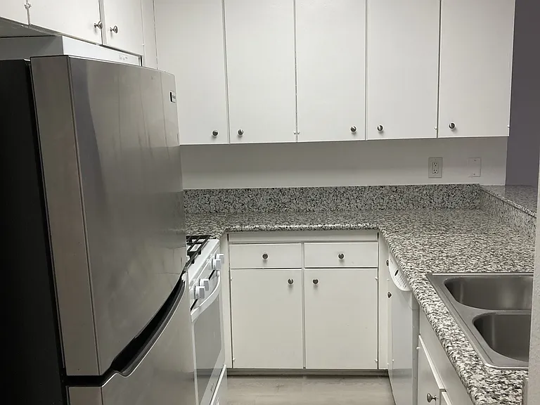 808 Fourth Street — Photo 21