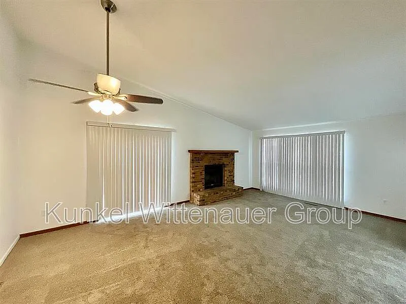 3 bed, 2.0 bath, 1500 sqft, $1,425 — Photo 2
