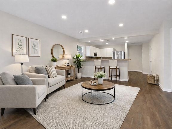 5th image of 138 Pierce Ave