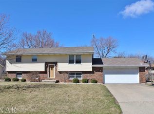 103 Robert Dr, Normal, IL 61761