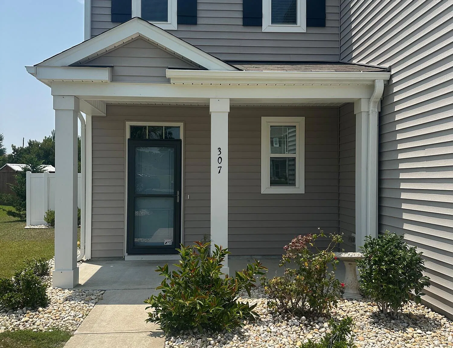 4 bed, 2.5 bath, 1896 sqft, $2,300 — Photo 3