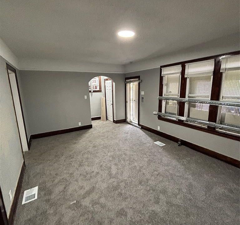 12766 Wilshire Dr, photo 3