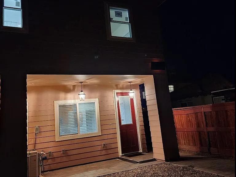 NightFrontPoarchView