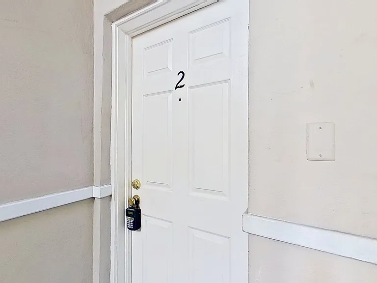 2619 College St — Photo 4