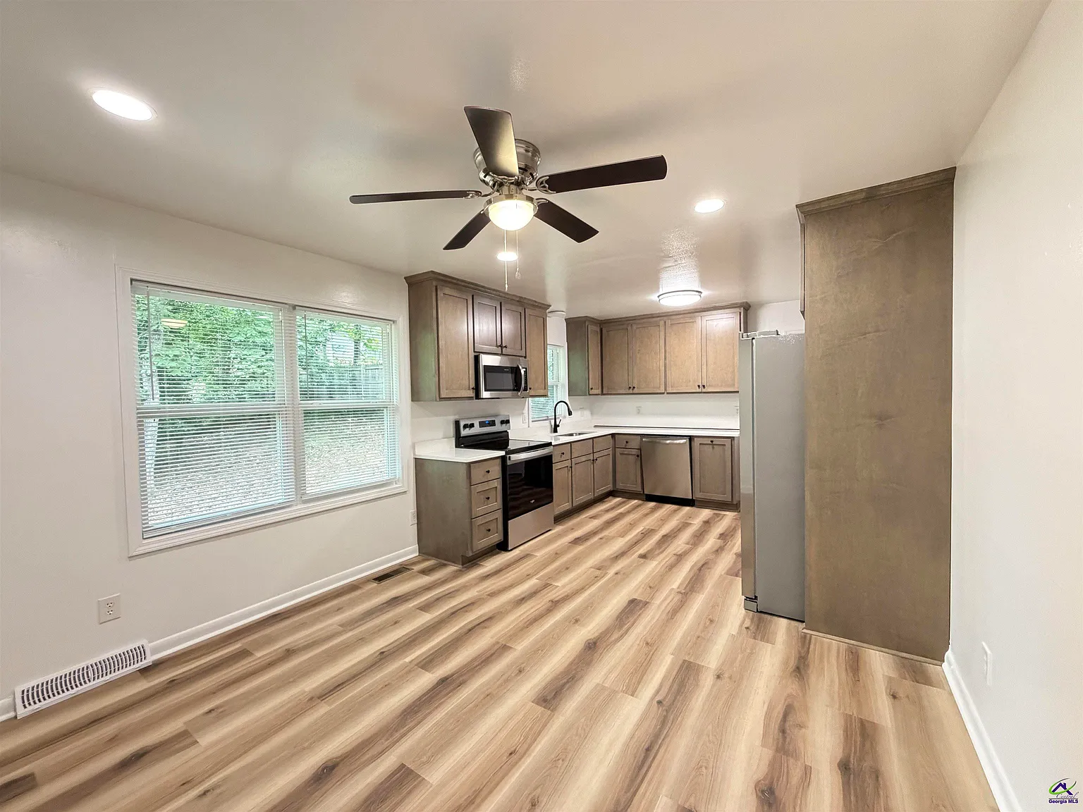 4 bed, 2.5 bath, 1785 sqft, $1,695 — Photo 3