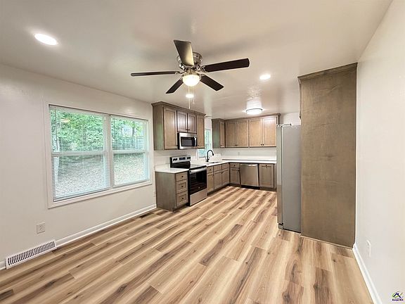 3rd image of 105 Woodsdale Dr