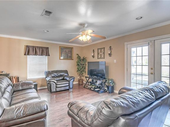 5th image of 3522 Red Bud Ln
