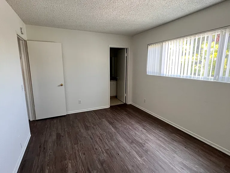 525 N Francisca Ave #6 — Photo 8