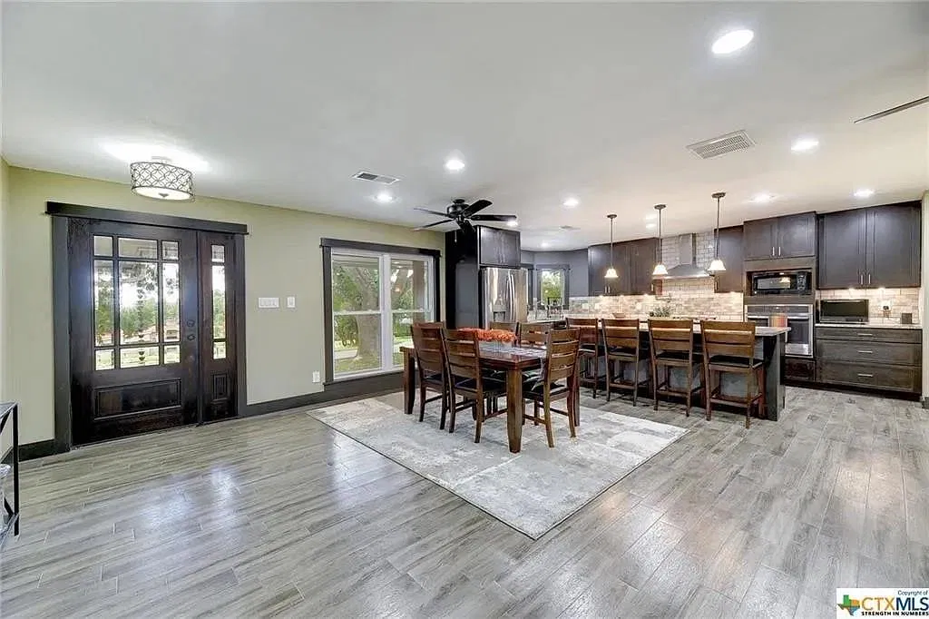 3 bed, 2.0 bath, 1828 sqft, $2,095 — Photo 4