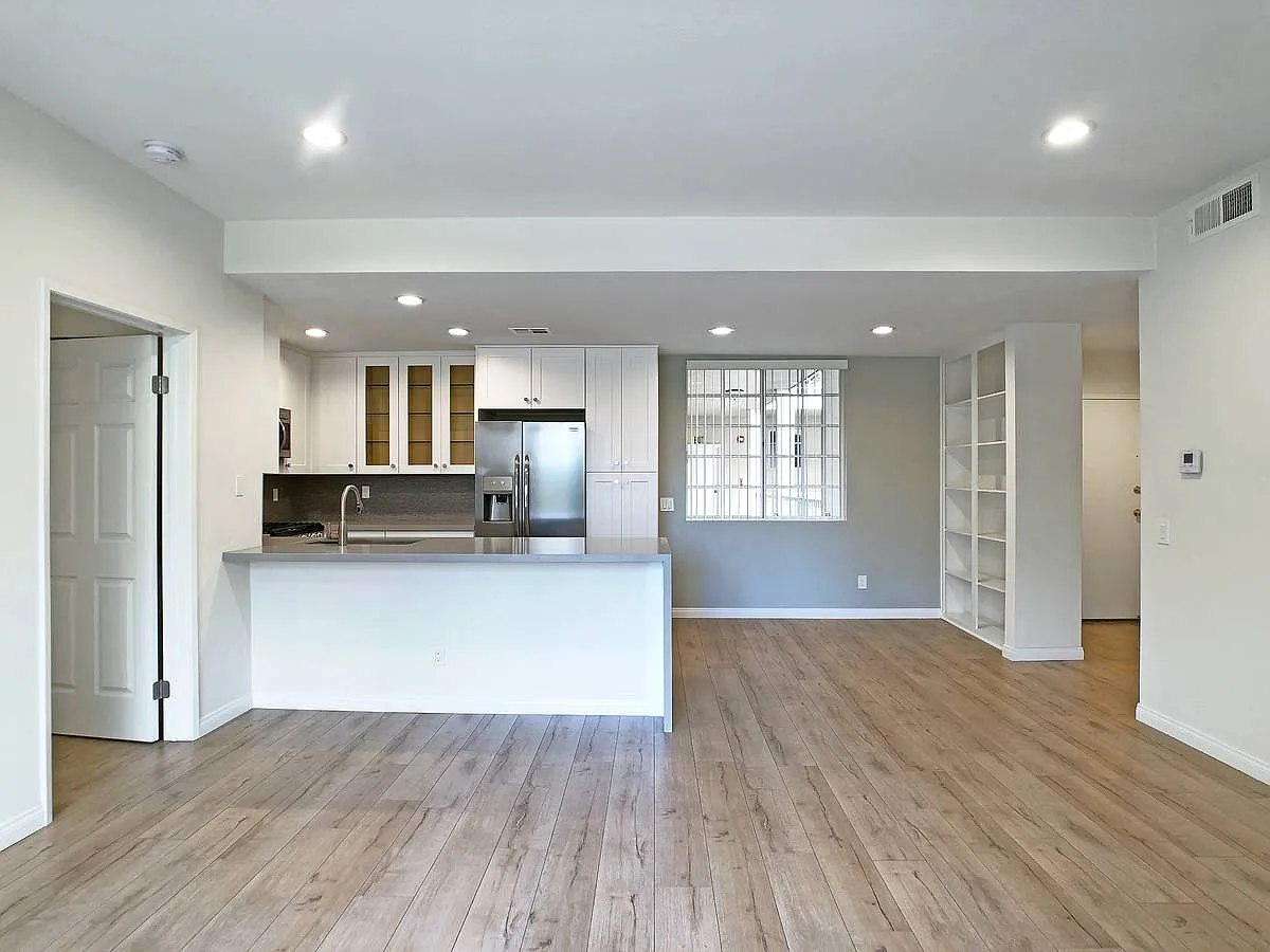Building Photo - 10755 Massachusetts Ave #301