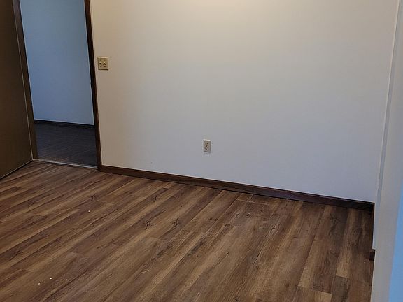 2nd image of 313 Higgins Dr #8