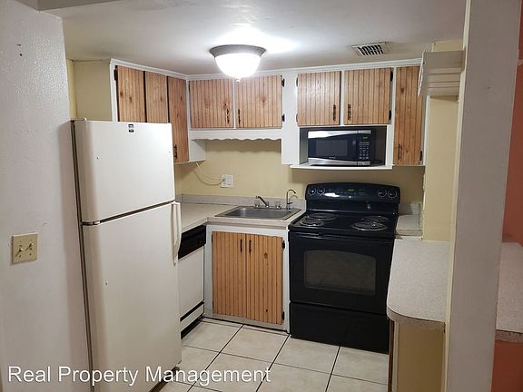 3rd image of 8602 Champlain Ct Unit 86