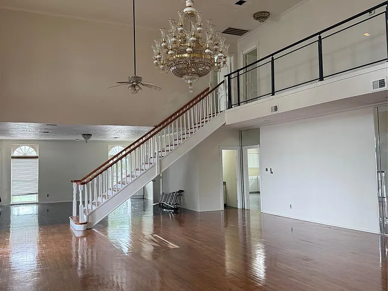 8528 Beechnut St — Photo 2