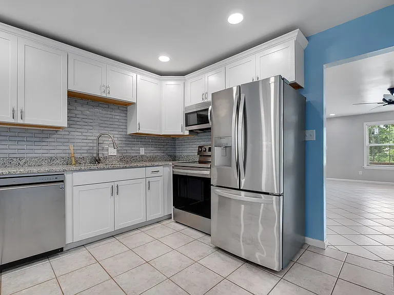 738 E Jefferson St — Photo 11