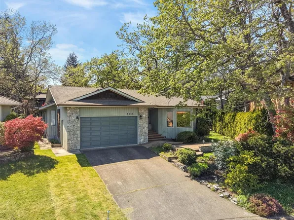 4066 Nicholson Ct, Saanich, BC V8X 4S2