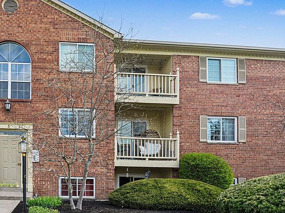 3rd image of 5 Highland Meadows Dr Suite 8