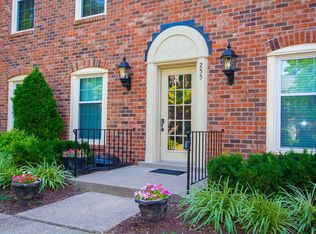 255 Salisbury Sq APT 104, Saint Matthews, KY 40207