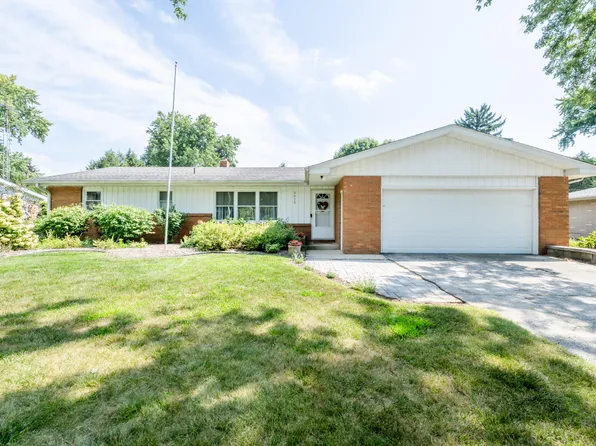 5615 E Hiawatha Ln, Stevensville, MI 49127