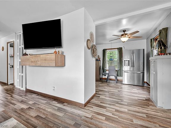 5th image of 446 Circle Dr